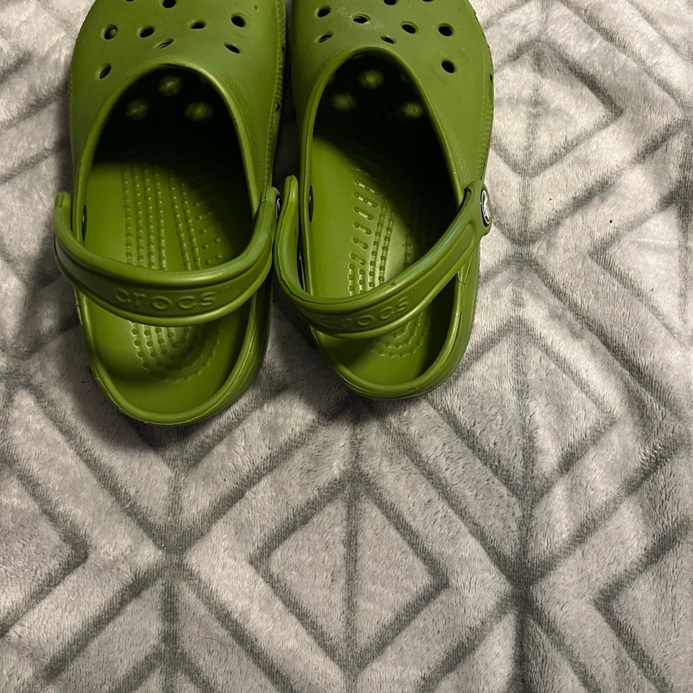 Crocs green
